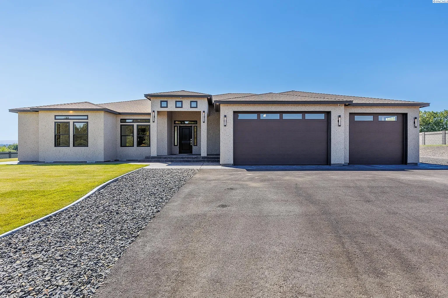 2604 N Road 57 photo 1