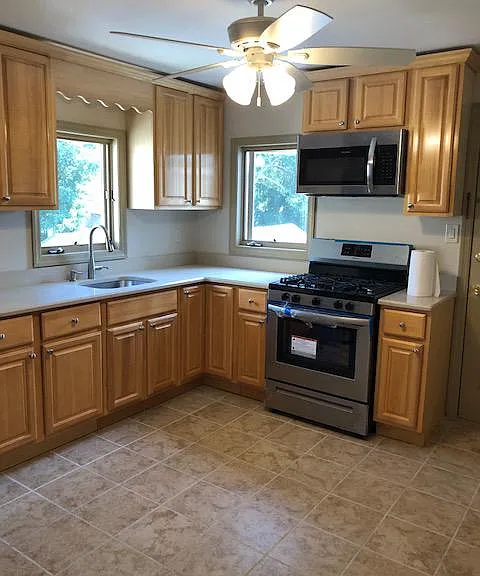 125 Winslow Pl — Photo 1