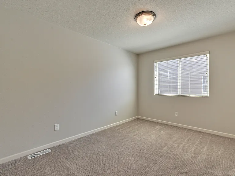 2073 Silverstone Dr — Photo 17