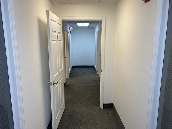 5th image of 2727 E Oakland Park Blvd #304-C