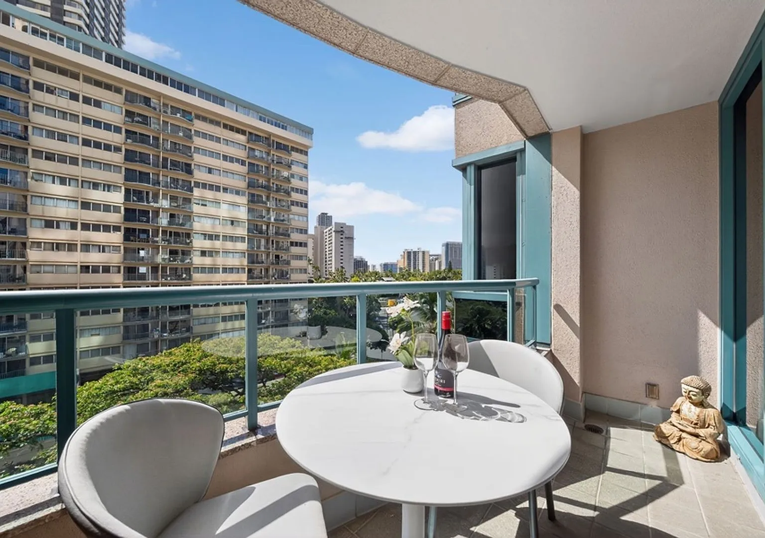 Island View at Waikiki Landmark: Waikiki Luxury Condo w/ Pool, Spa, Gym & Lanais — Photo 1