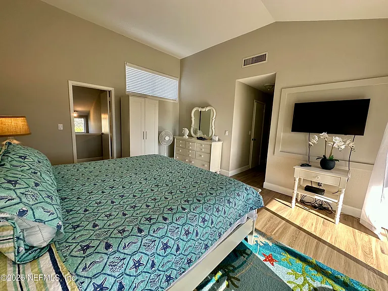 9942 Sawgrass Dr E — Photo 30