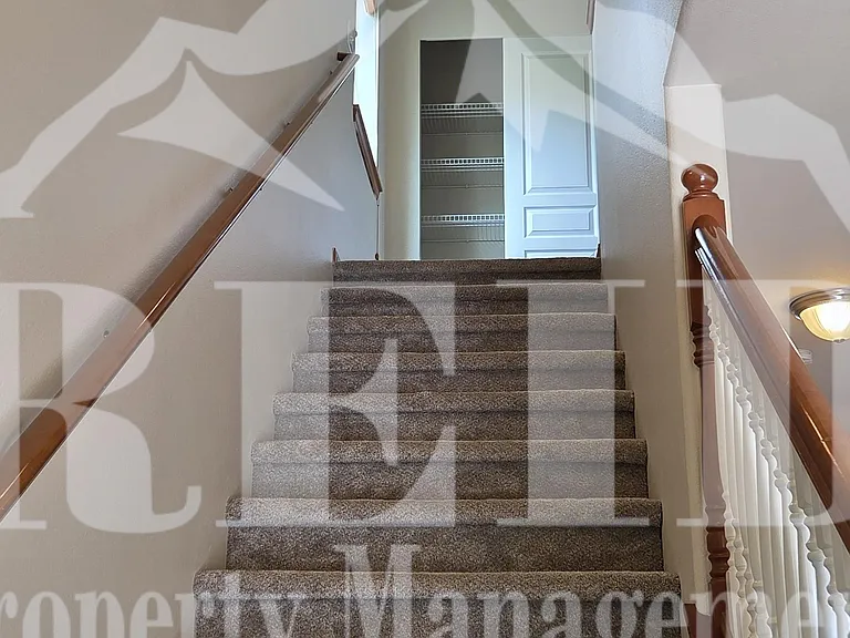 100 NE Miramar Cir — Photo 13