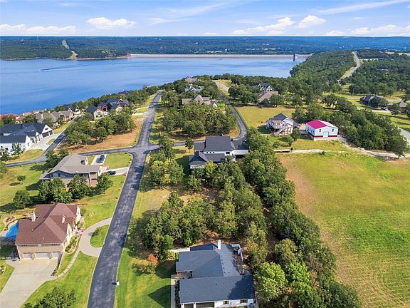 5th image of Lakeview Dr