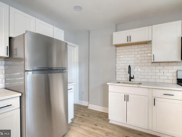 1327 Jackson St — Photo 13