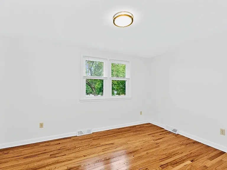 30 Commodore St #B — Photo 5