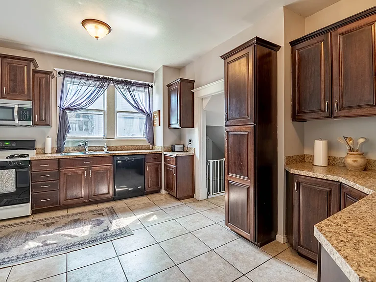 1440 W Decatur St — Photo 8