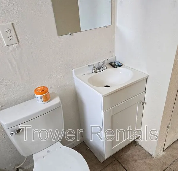 923 Patton Dr — Photo 5