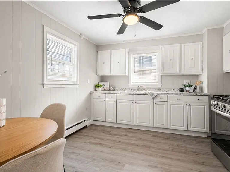 28 Hawthorne St #2 — Photo 3