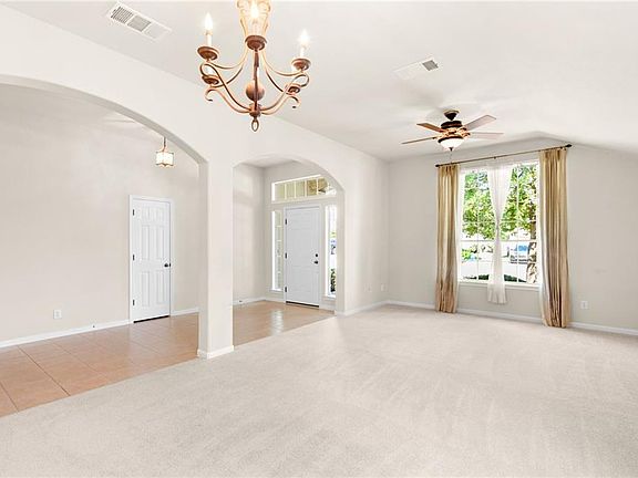 5th image of 817 Windsor Castle Dr