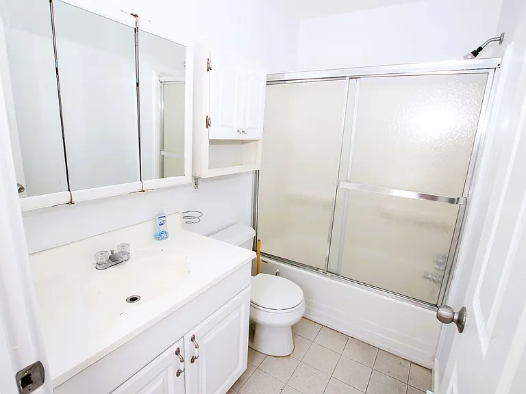 452 E Girard Ave — Photo 9