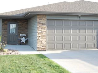 711 E 8th St, Kearney, NE 68847