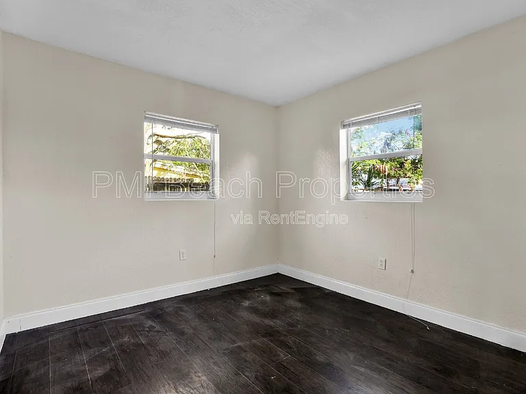1821 Montague St — Photo 14