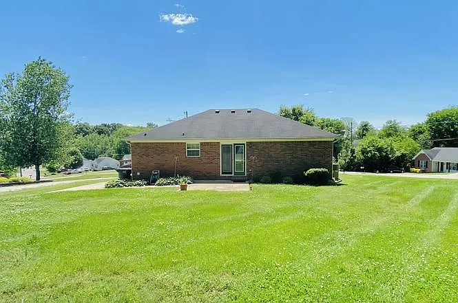 828 Mulberry Dr — Photo 17