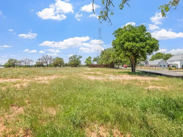 1001 W Travis St, Fredericksburg, TX 78624