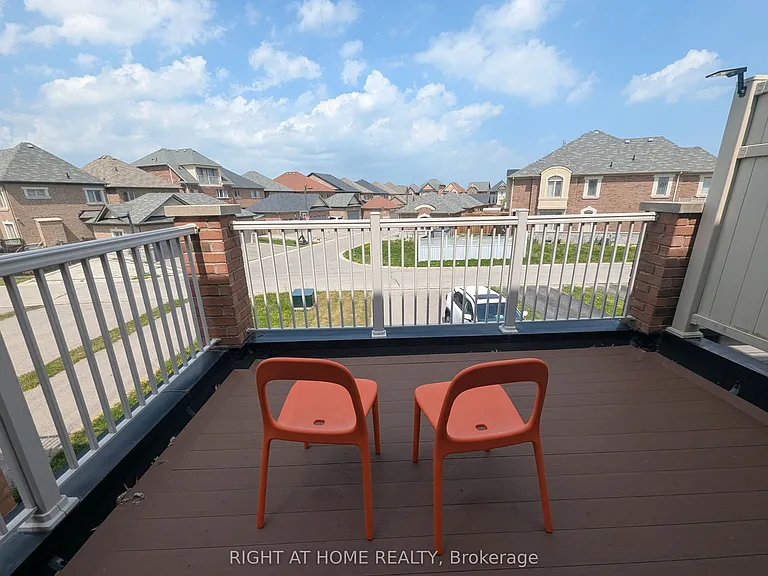 2628 Bur Oak Ave — Photo 9