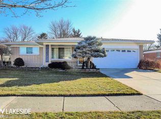 30226 Woodhouse Dr, Warren, MI 48092