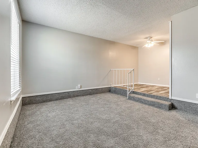 Fairfax Apartments — Photo 12
