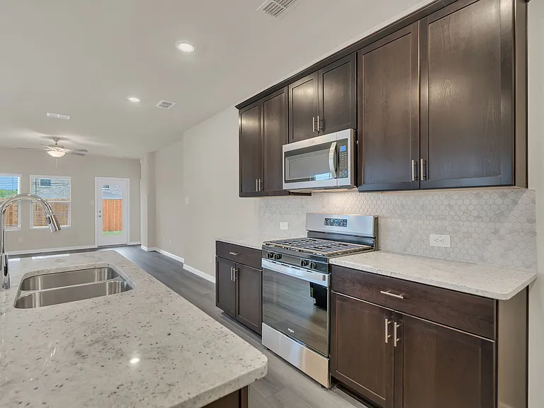 500 Weller Rd — Photo 7
