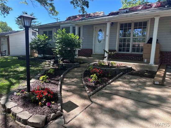 342 Burncoate Dr, Saint Louis, MO 63129