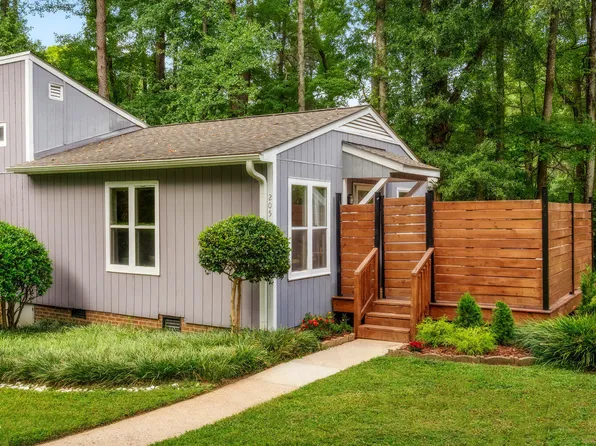 205 Carmichael Ct, Cary, NC 27511