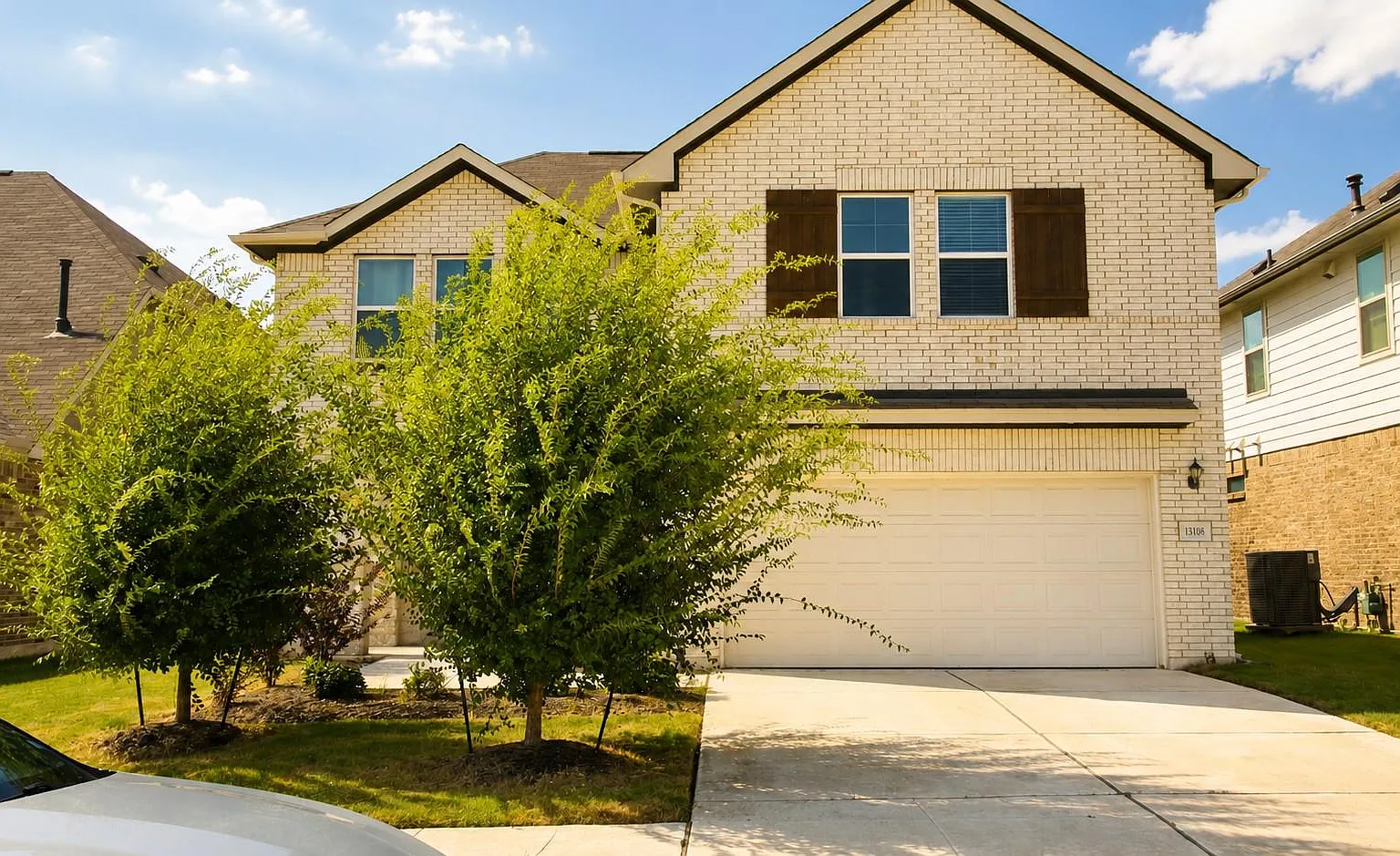 4 bed, 2.5 bath, 2072 sqft, $2,400 — Photo 1