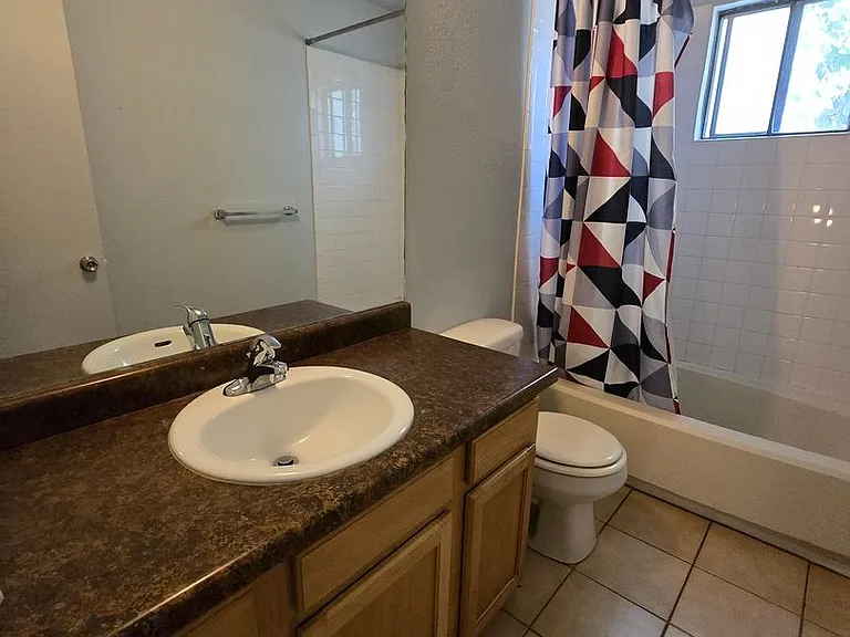 420 Illinois Ave — Photo 13