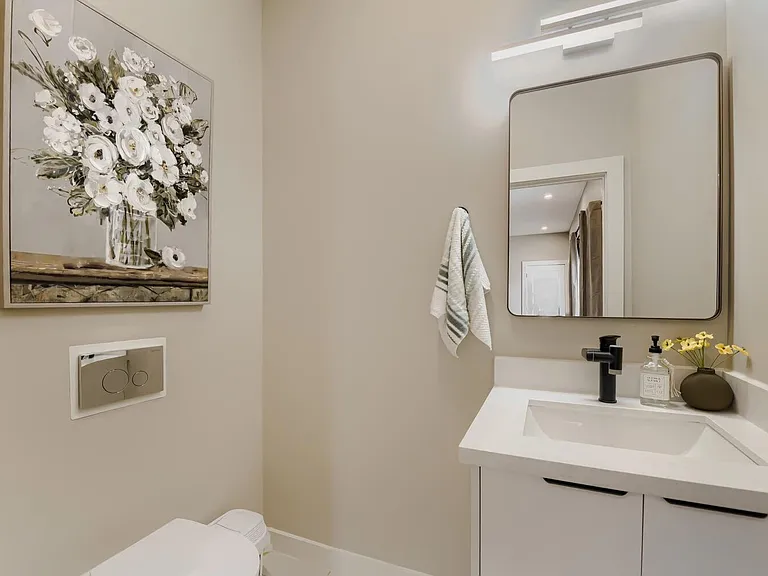 8815 Sharpview Dr — Photo 12