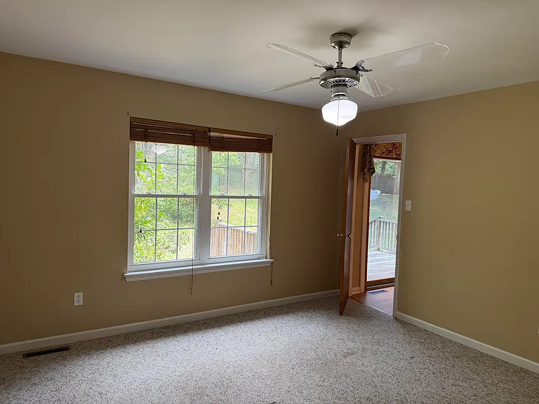 210 Suffolk Dr — Photo 13
