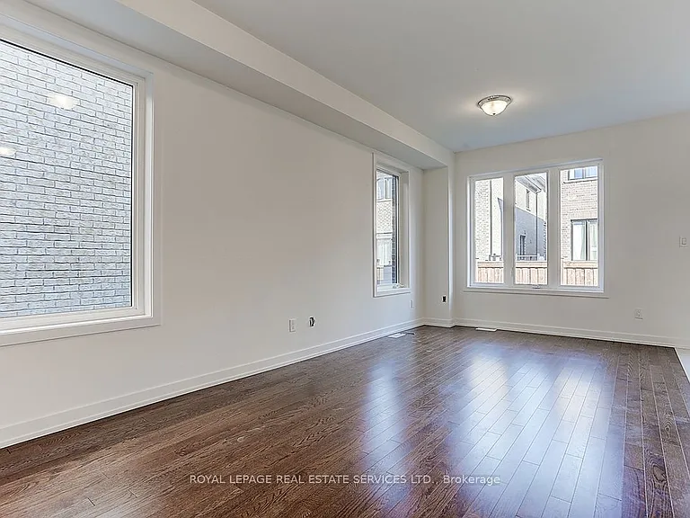 44 Hewison Ave — Photo 7