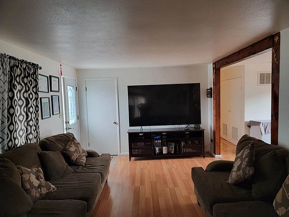 3rd image of 1006 Southside Dr