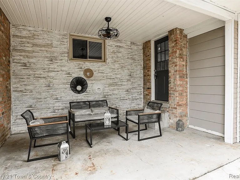 28588 Pierce St — Photo 17