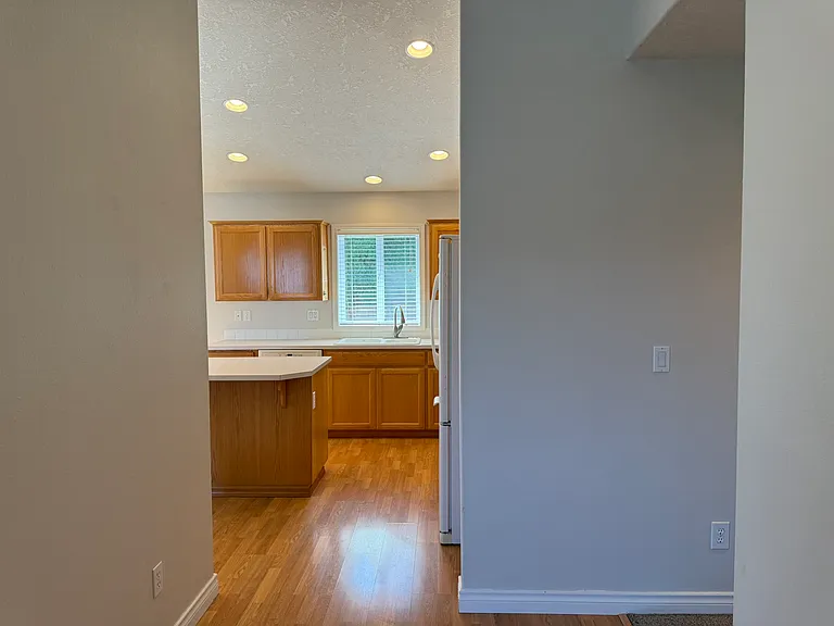 1356 Trent Ave N — Photo 7