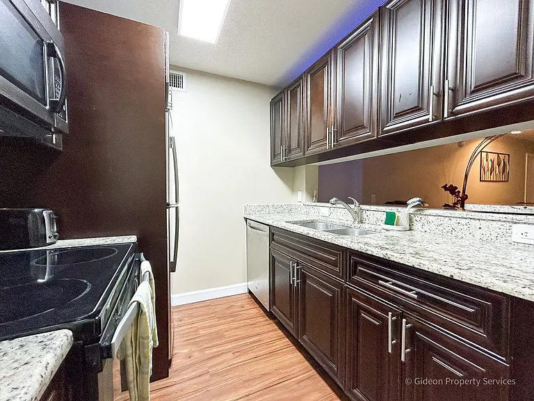3921 SW 34th St #105 — Photo 8
