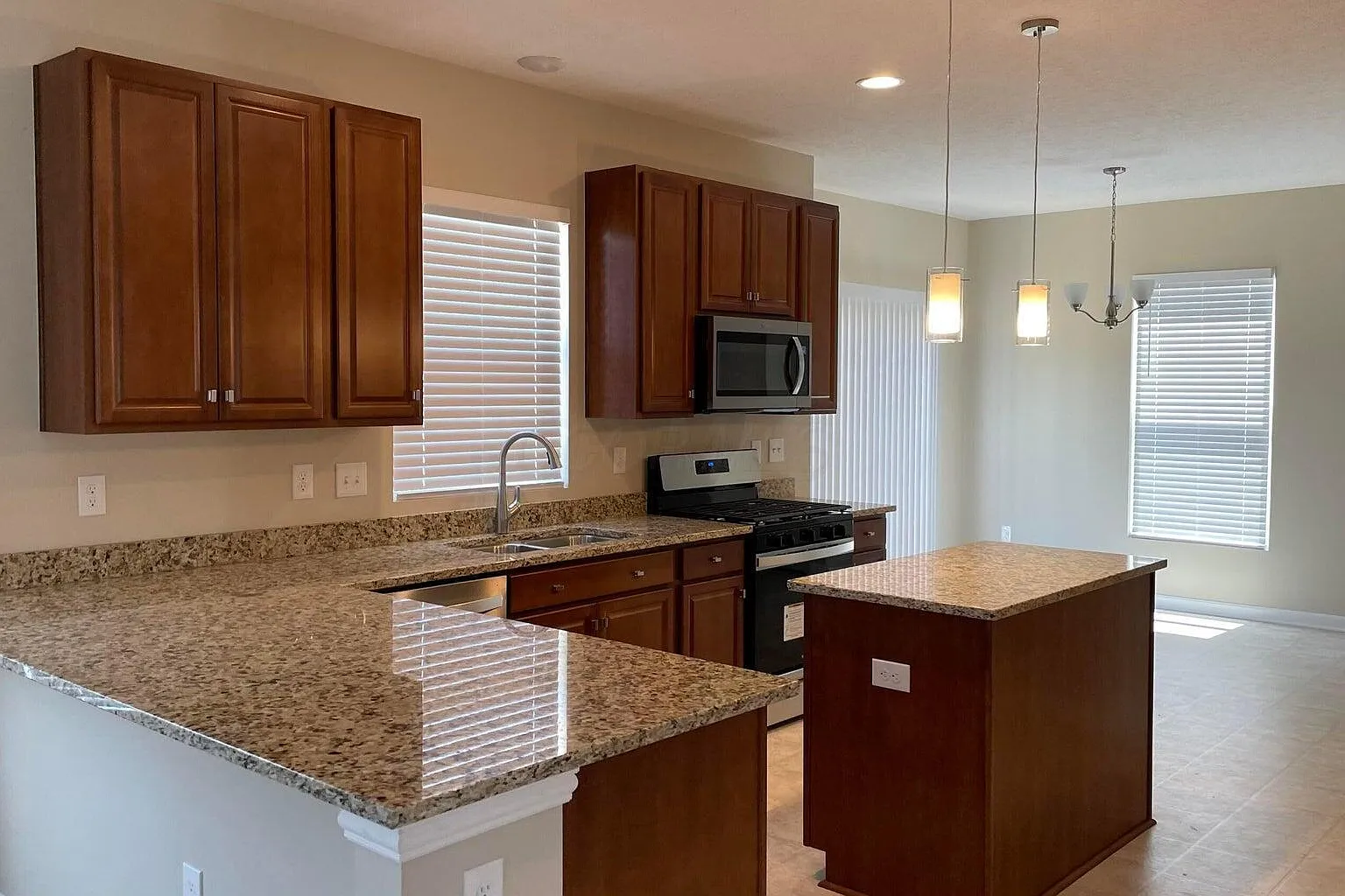 3 bed, 2.5 bath, 2070 sqft, $2,950 — Photo 4