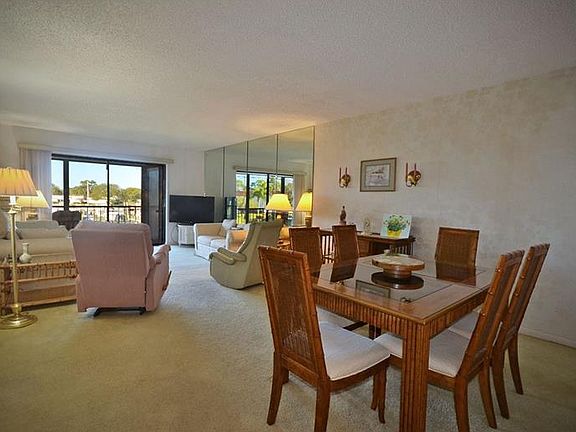 3rd image of 150 Englewood Isles Pkwy Unit 107