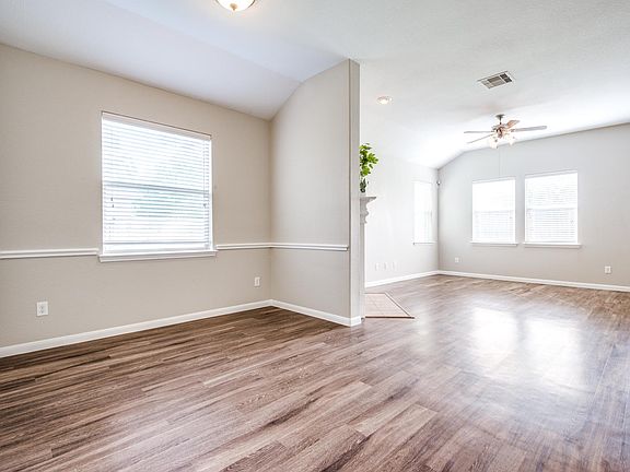 5th image of 134 Black Swan Pl