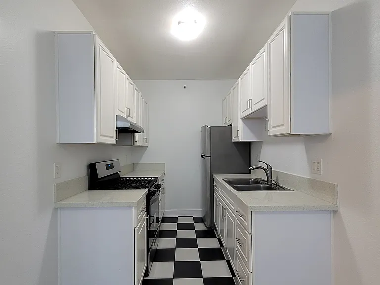 Mariposa Manor — Photo 15