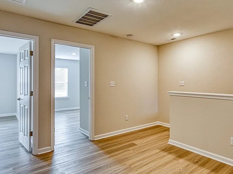 Hillpoint Preserve Townhome Apartments — Photo 23