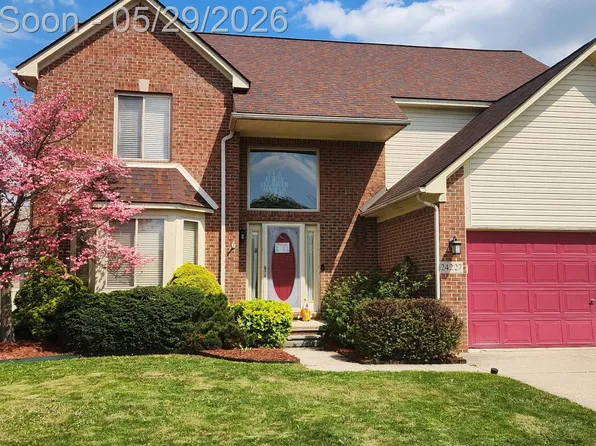 24227 Brentwood Dr, Brownstown, MI 48183