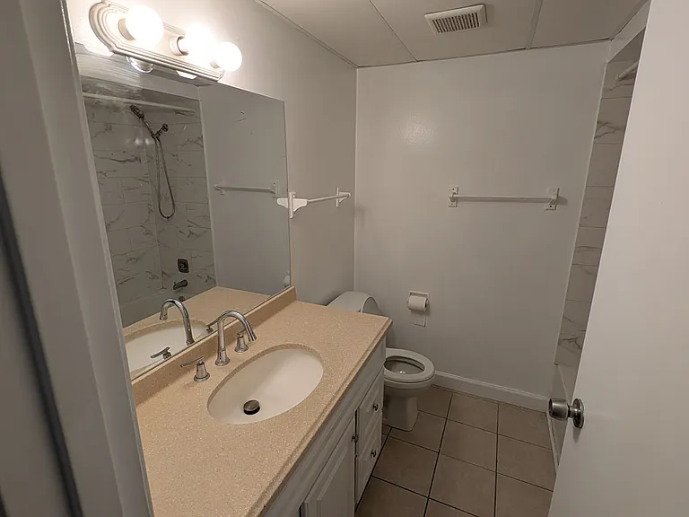 671 N Swift Rd — Photo 2