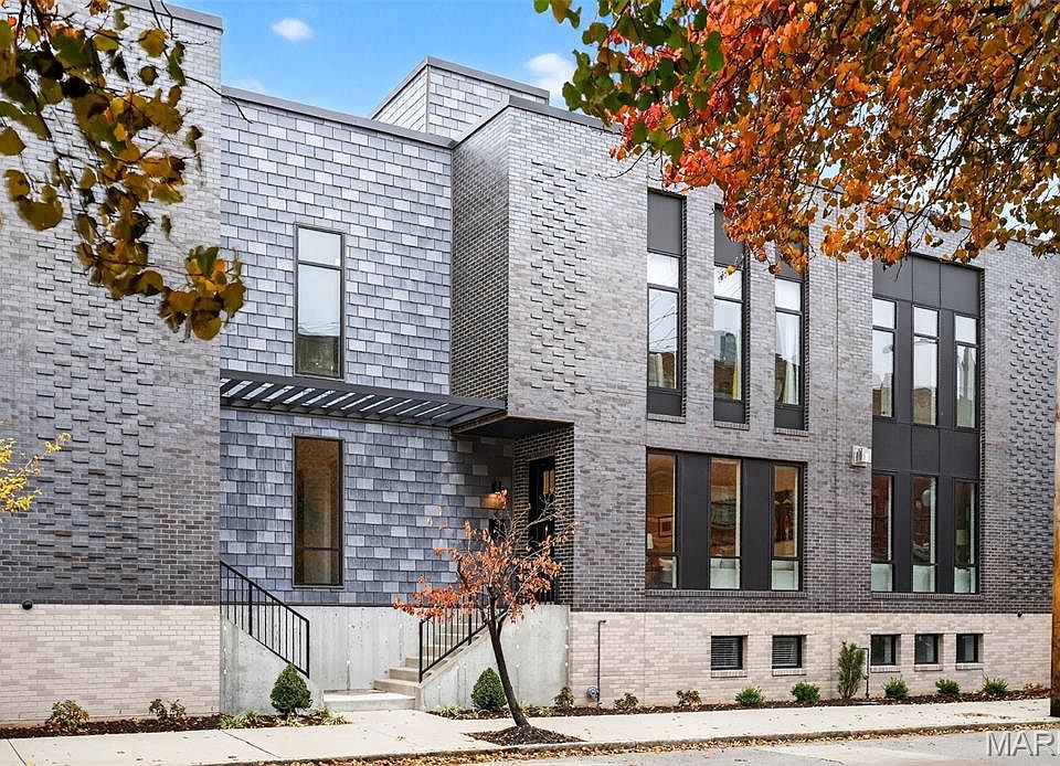 1st image of 215 N Sarah St #7