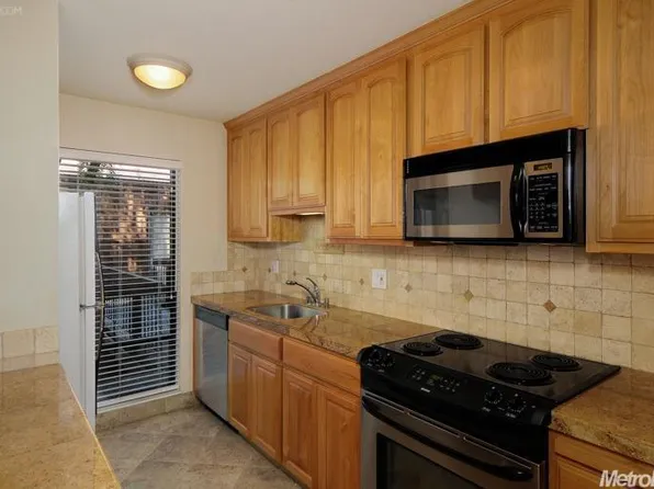 792 Woodside Ln E Unit 9, Sacramento, CA 95825