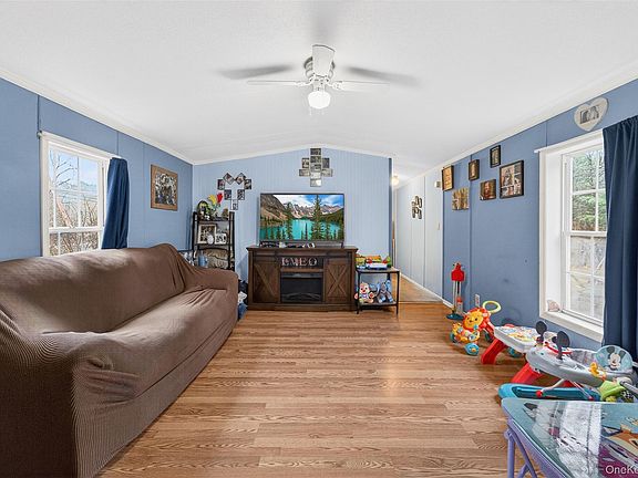 4th image of 90 Galley Hill Road