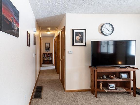 5th image of 20243 Hemlock Rd