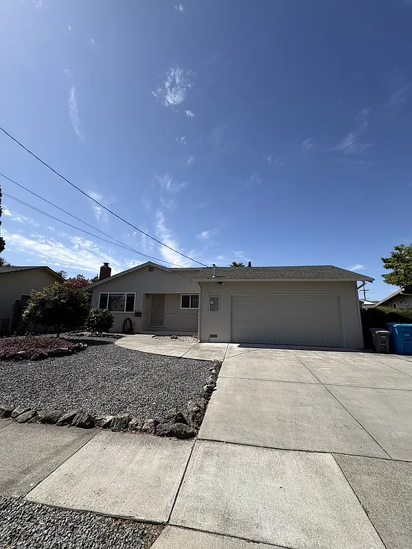 3 bed, 2.0 bath, 1417 sqft, $3,150 — Photo 2