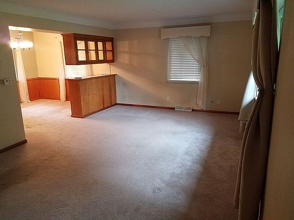 LIVING / DINING