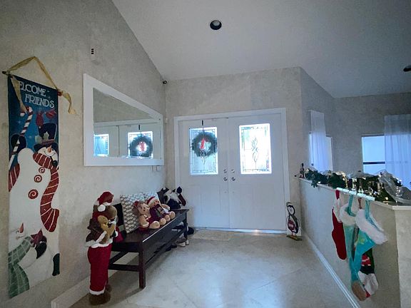 4th image of 10101 NW 10th St