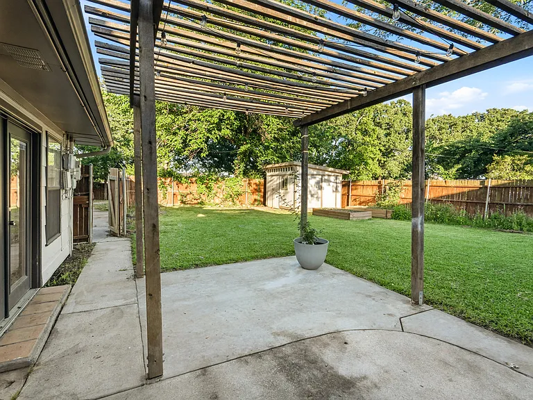 1905 Wisteria St — Photo 11