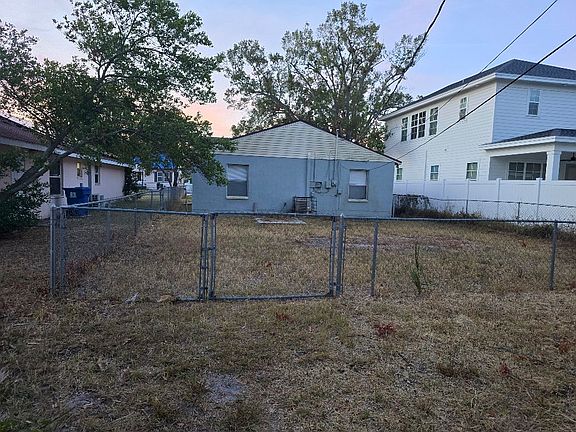 3rd image of 2711 3rd Ave S